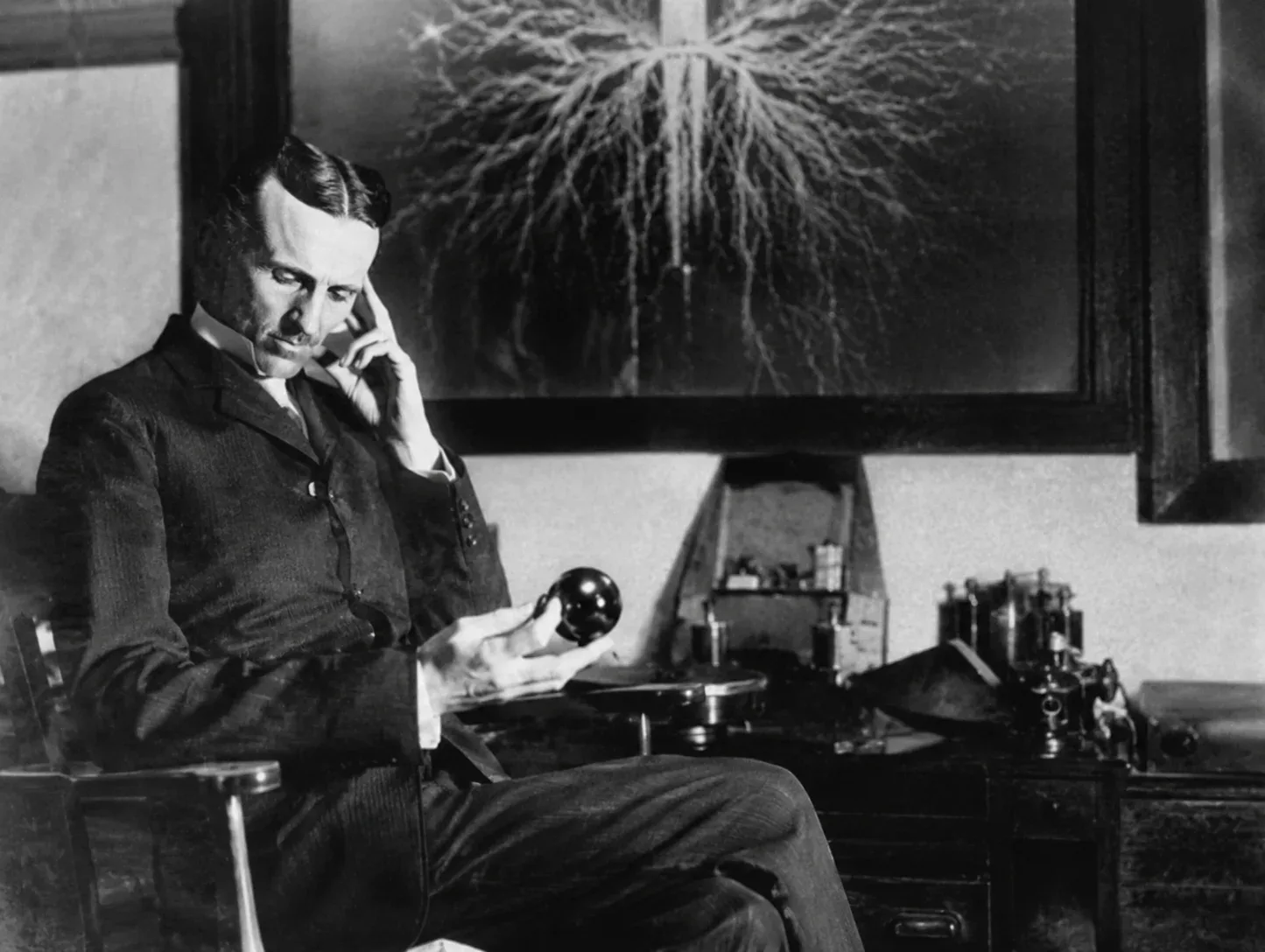 Nikola Tesla  Predicted the Modern Smartphone